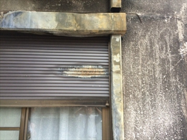 シャッター周辺が焦げている状態