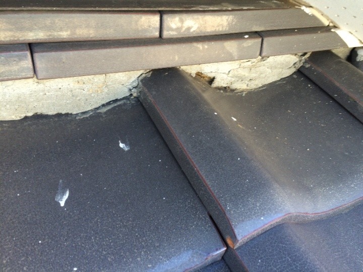 大屋根の漆喰欠け