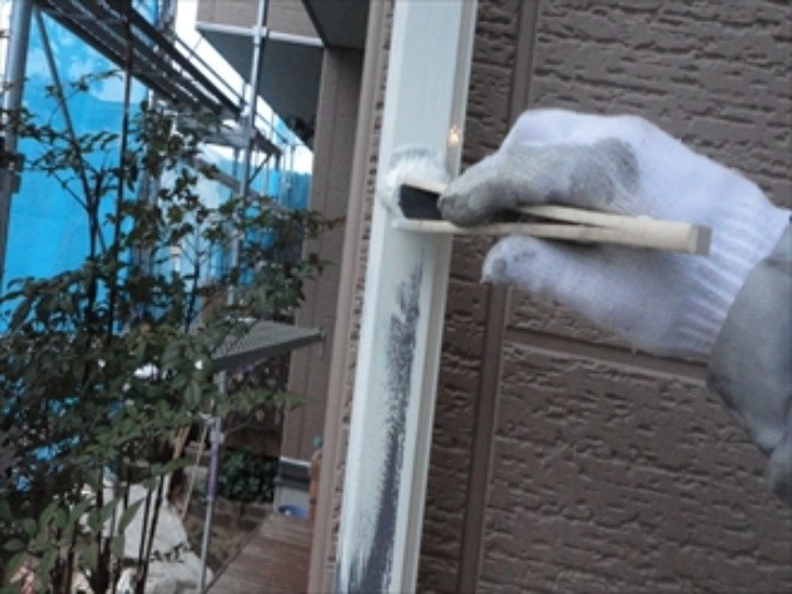 雨樋の塗装作業