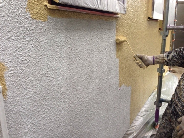 外壁の中塗り