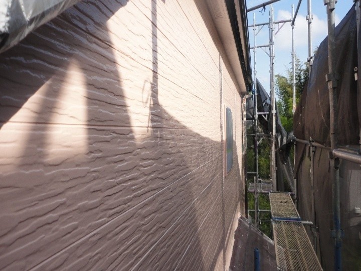 外壁の上塗り後