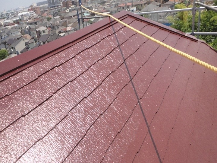 サーモアイ４Ｆを用いた屋根塗装工事（上塗り）