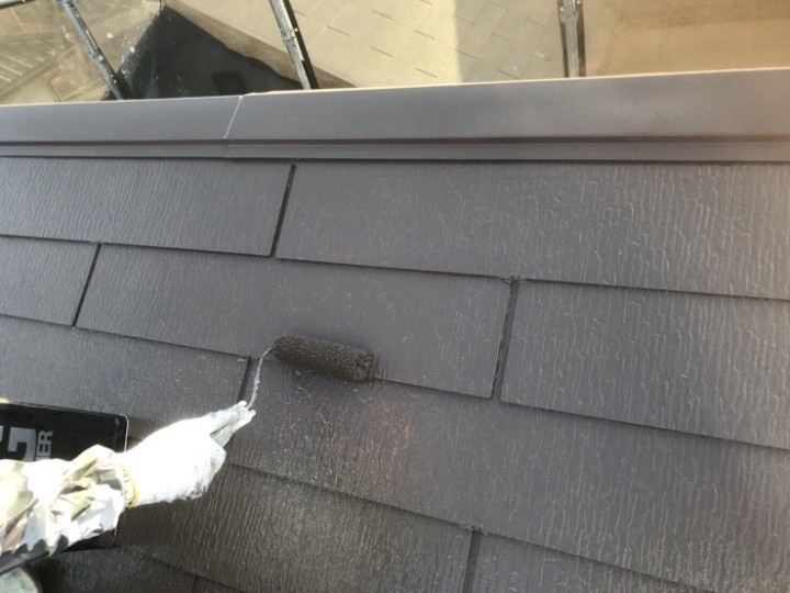 サーモアイ４Ｆを使用した屋根の「上塗り」作業