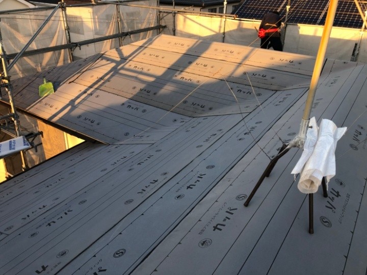 防水シート（ルーフィング）の敷設