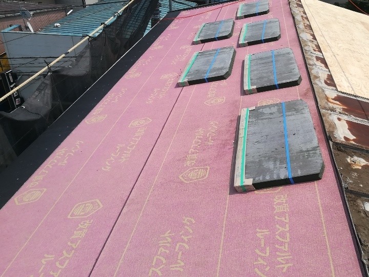 防水紙（ルーフィング）の敷設