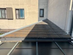 下屋はスレート屋根