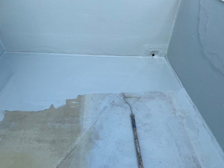 ウレタン防水材の1層目施工