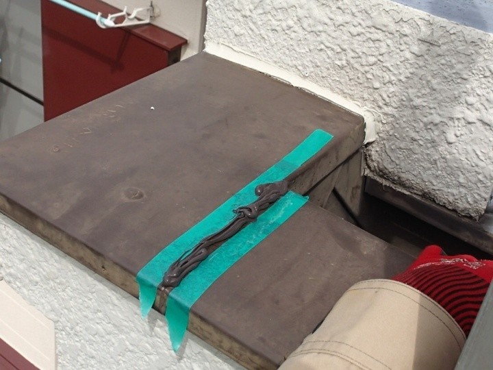 シーリング材の充填作業