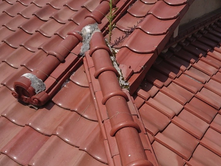 谷部分の瓦の破損