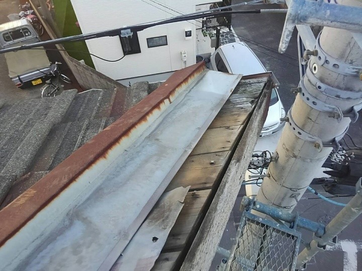 既存板金の撤去と下地の確認