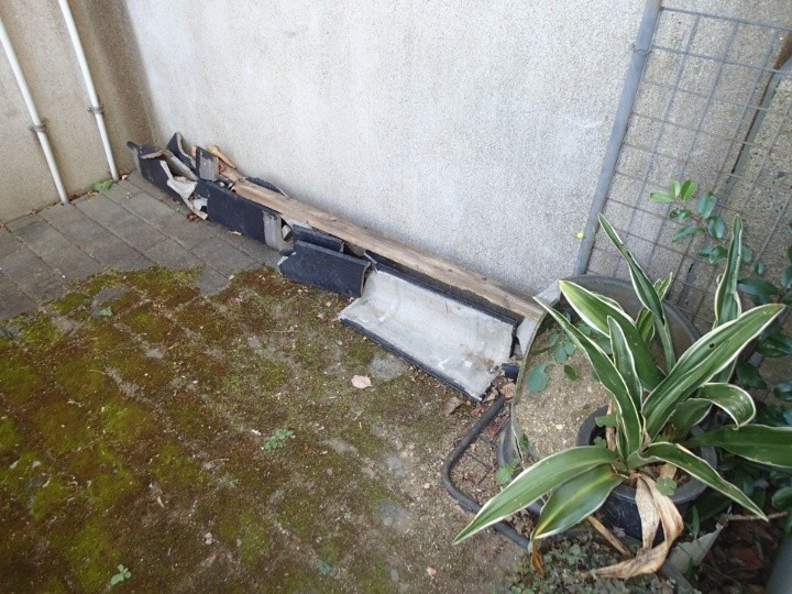 落下した瓦の確認