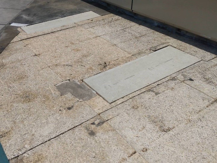 下地補修と既存防水紙の撤去