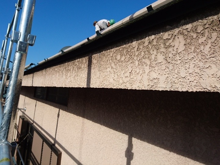 既存雨樋の撤去作業