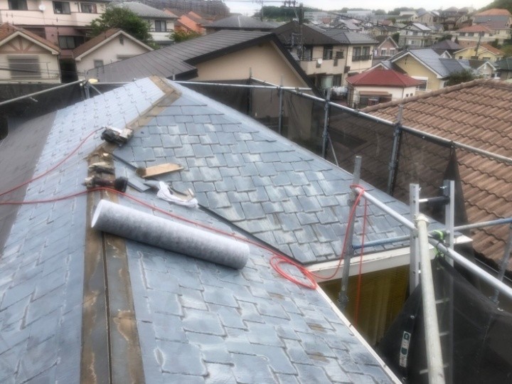 棟板金の取り外しと雪止め金具の撤去