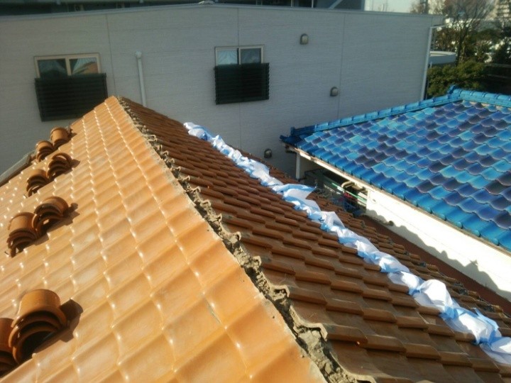 棟瓦の撤去と既存土の取り出し