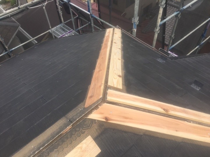 棟板金の撤去と下地の補強