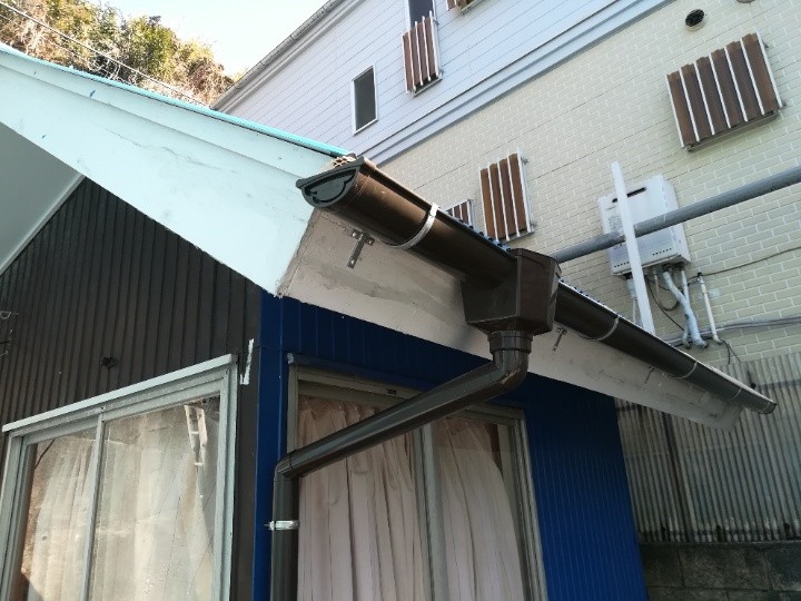 新しい雨樋の取り付け
