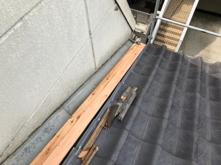 水切り板金の撤去と下地補修