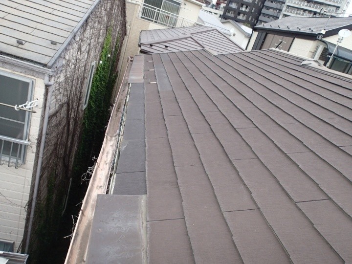 軒先の不自然な納まり