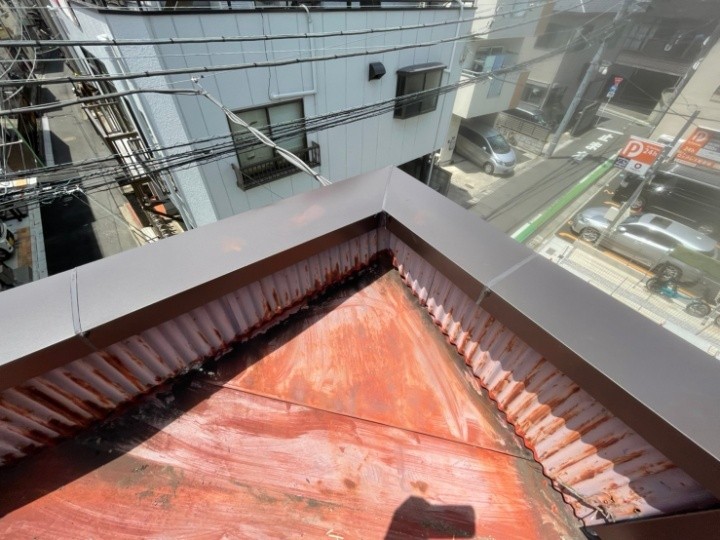 ガルバリウム鋼板笠木の取り付け