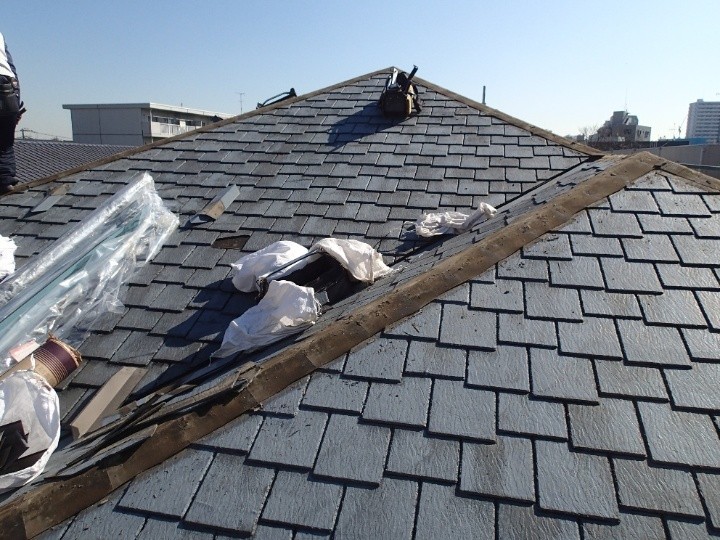 既存屋根材の撤去準備と下地確認