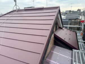 リフォームで大人気！「金属屋根（横葺き）」