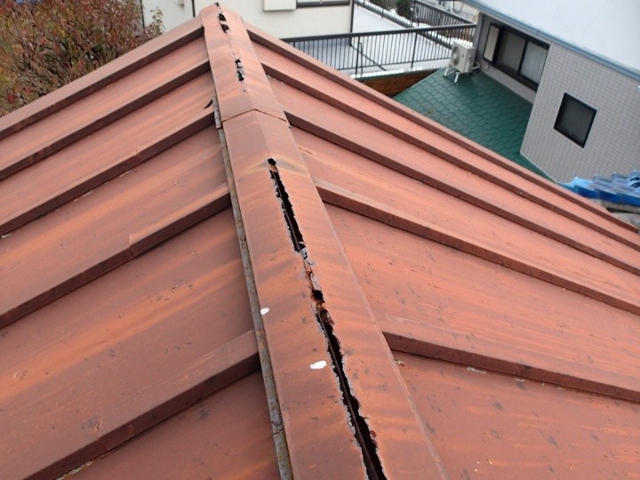 棟板金の大きな破損
