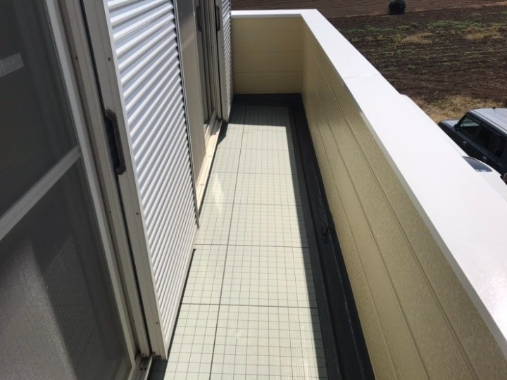 プライマー塗布と通気緩衝シートの敷設