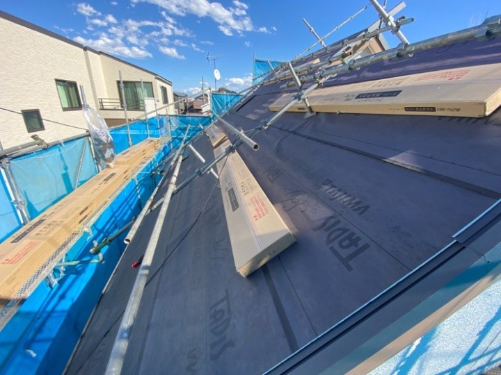 防水シート（ルーフィング）の敷設