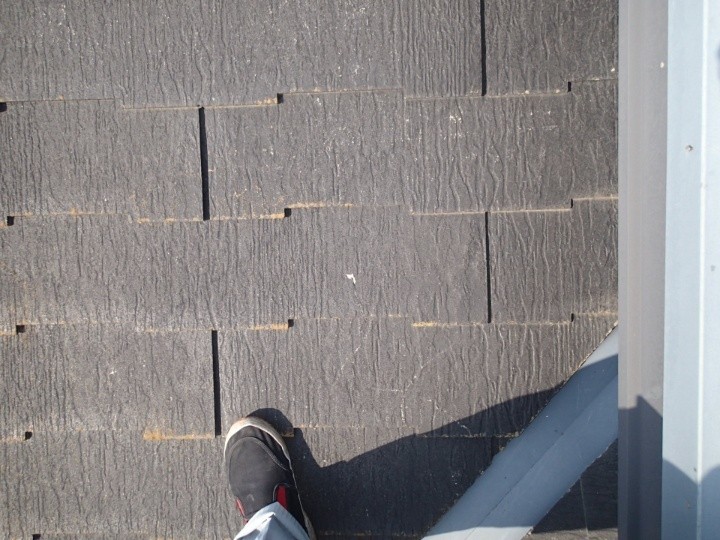 屋根材同士の隙間や段差