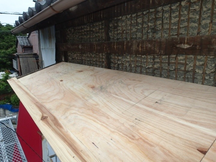 新しい野地板の施工