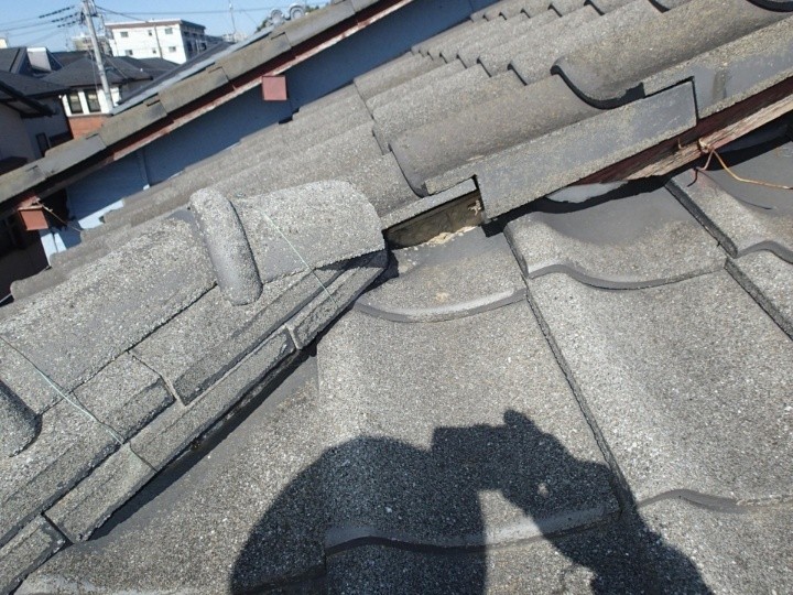 棟下の空洞化と漆喰の剥離