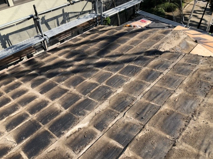 既存瓦の撤去作業