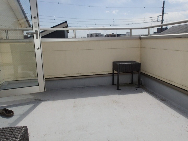 バルコニー全体の状態を確認