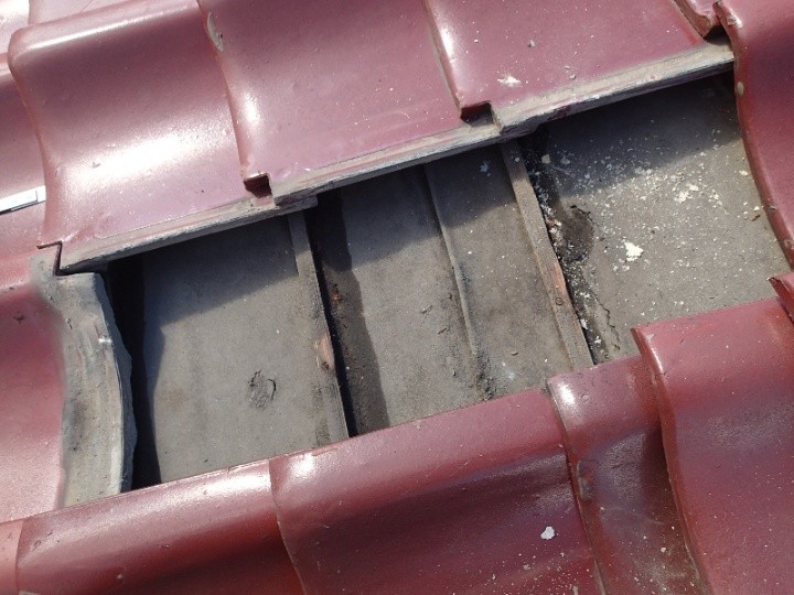 瓦下の防水紙の劣化