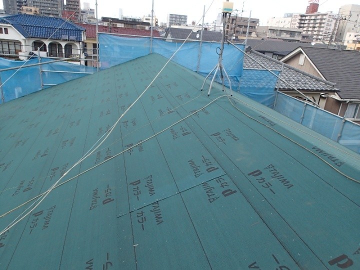 防水シート（ルーフィング）の敷設