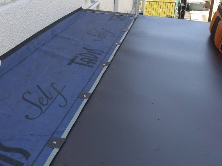 新規板金屋根の施工