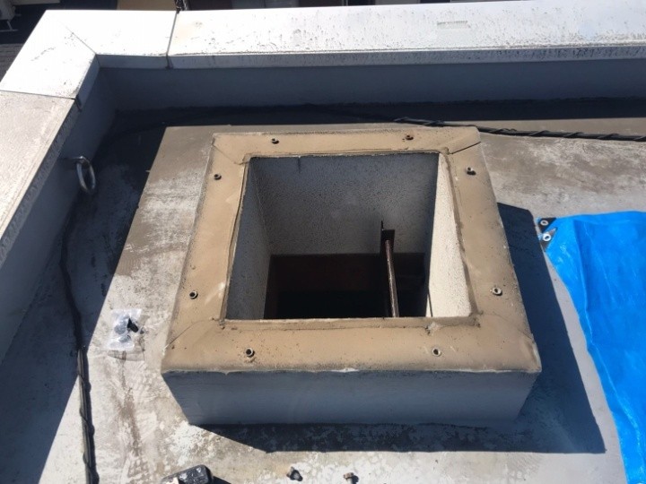 既存屋上ハッチの撤去