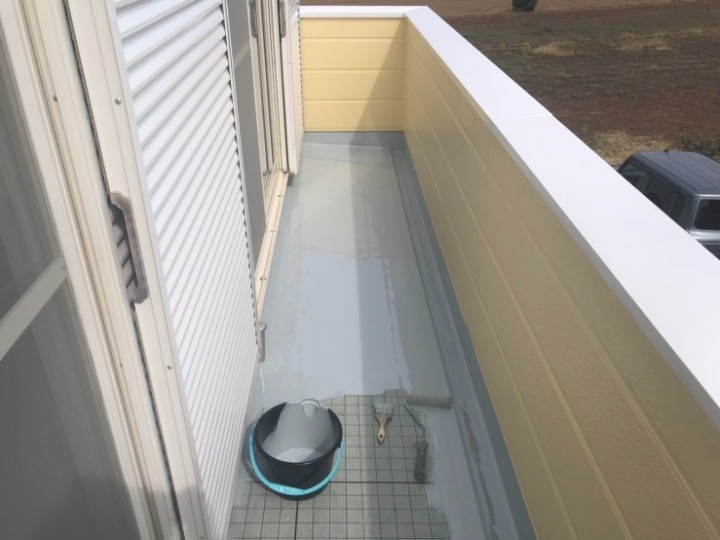 ウレタン防水材1層目の塗布