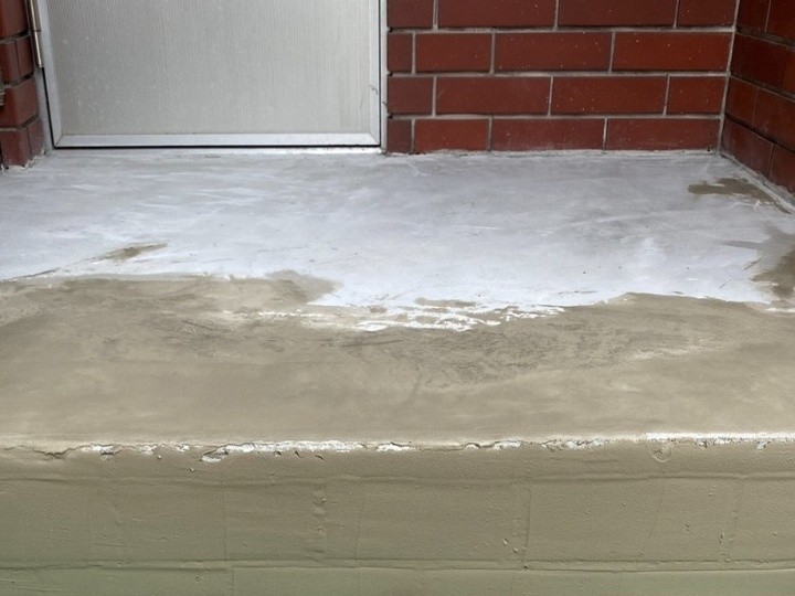 勾配調整とシート敷設前の仕上げ