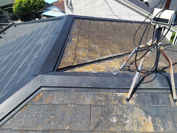 谷板金周りの汚れと雨仕舞いの不安