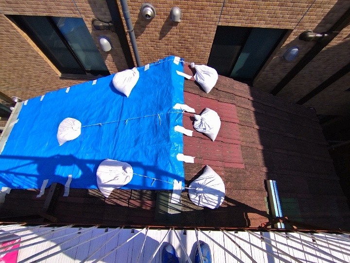 ブルーシートによる応急処置