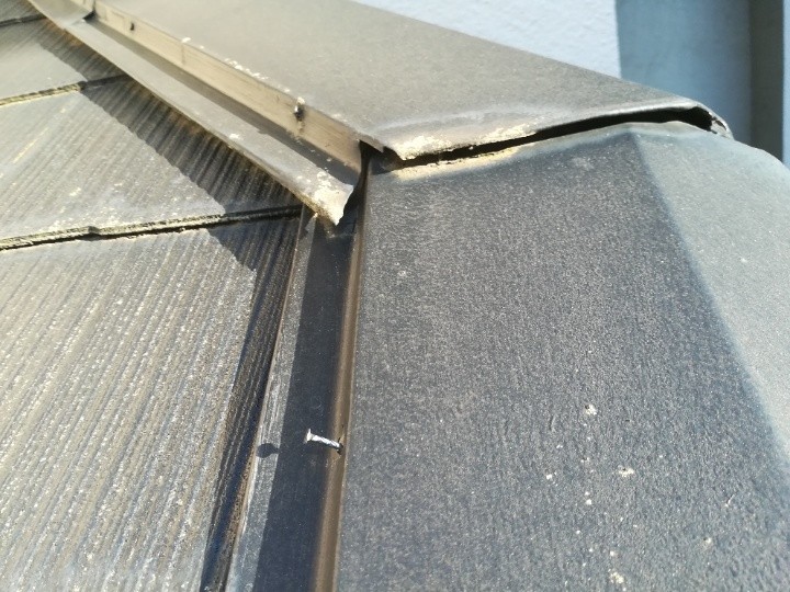 棟板金のめくれと釘浮き
