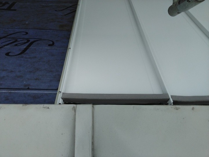 新規斜壁カバー材の取り付け