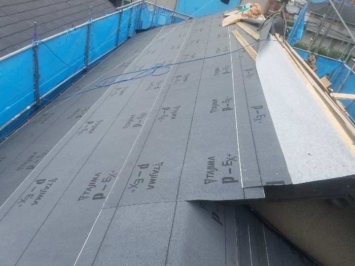 防水紙（ルーフィング）の敷設