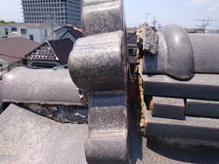 鬼瓦周りの大きな欠損