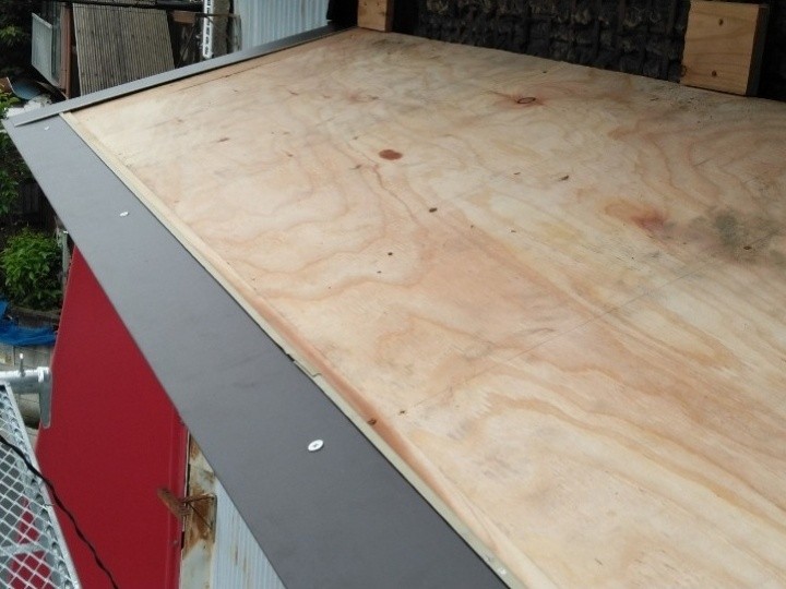 破風板金の取り付け