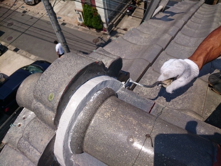 棟瓦部分の漆喰詰め直し