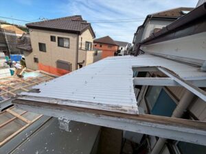 現地調査 波板が破損してしまったようです