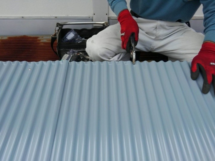 ガルバリウム波板の現地加工